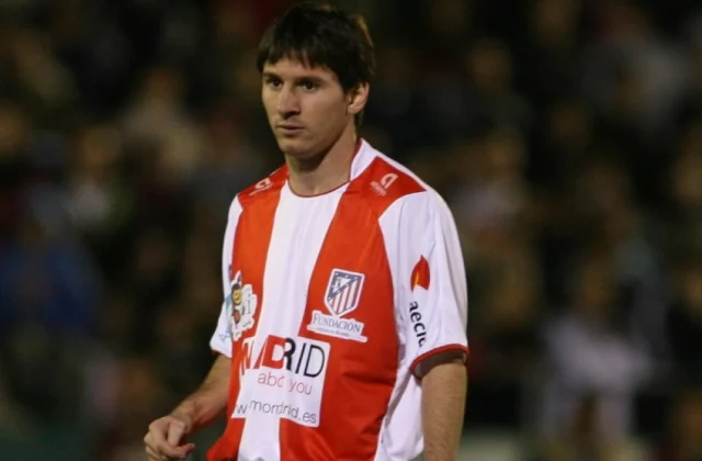 Lionel Messi Oo Lagu Qalqaalinayo Inuu Luis Suarez Kula