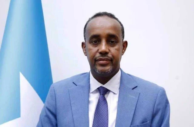 US signs bilateral deal with Somalia, promises debt