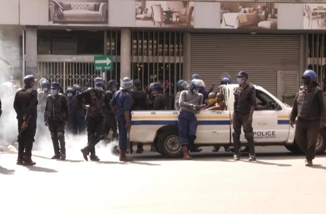 Zimbabwe’s minister accuses opposition to arms smuggling