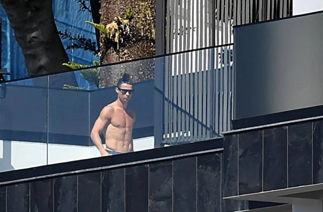 Tuug U Dhacay Guriga Cristiano Ronaldo Saaka & Wixii Uu