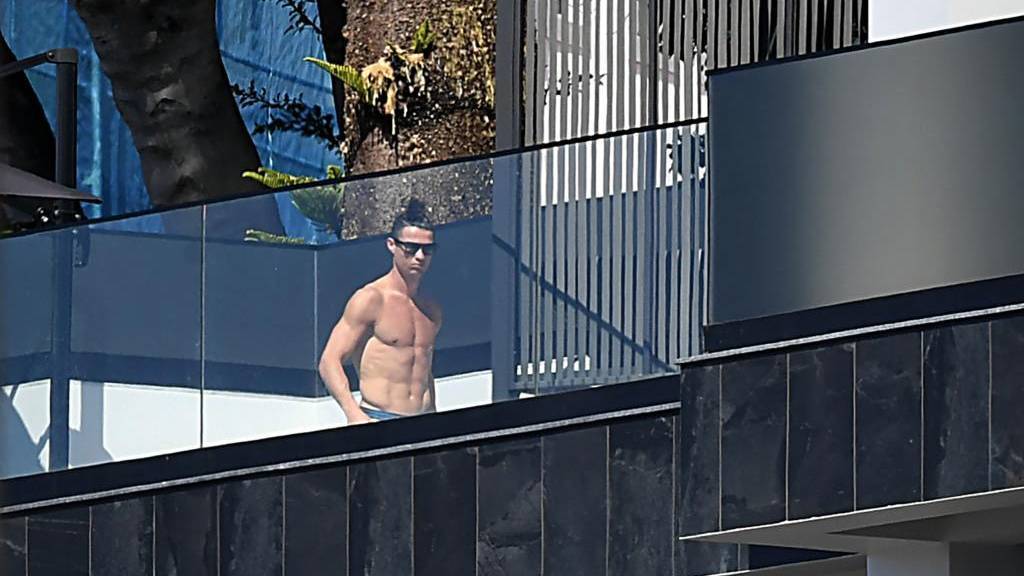 Tuug U Dhacay Guriga Cristiano Ronaldo Saaka & Wixii Uu