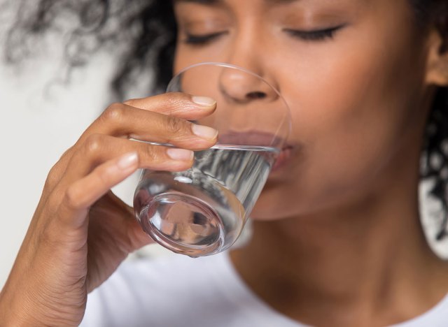 the 22 finest suggestions to begin dropping weight 95 woman drinking water