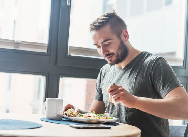 40 suggestions for males who need to lose weight after 40 165 man eating