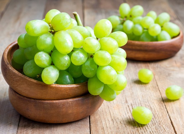 these meals drive the most weight loss for ladies, says new research 99 green grapes bunch in bowl