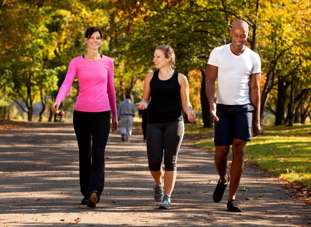 what occurs to your physique when you stroll each day 21 friends walking