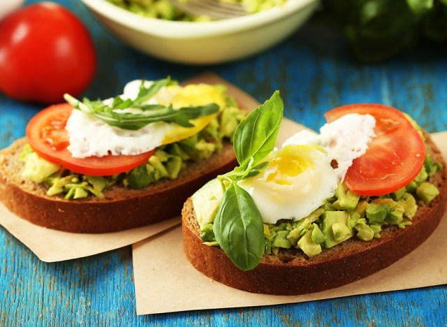 avocado toast with egg