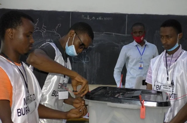 African observers say Guinea’s elections are being held correctly and the opposition rejects fraud