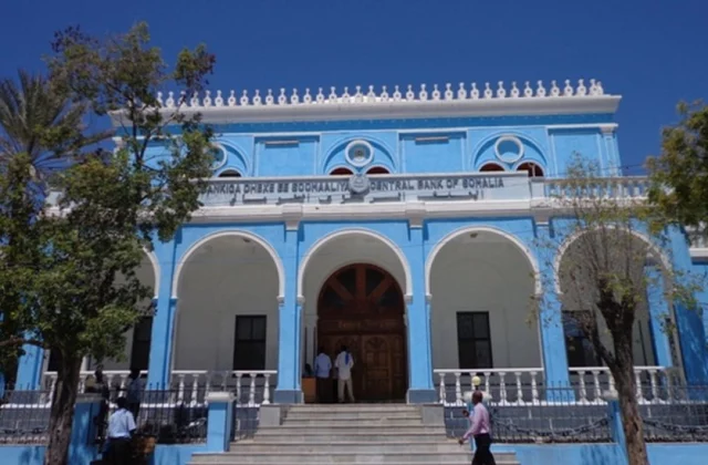 Bangiga dhexe oo beeniyay eedo loo jeediyay Bangiyada &