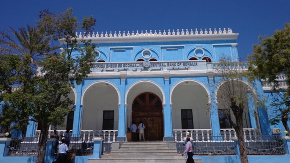 Bangiga dhexe oo beeniyay eedo loo jeediyay Bangiyada &