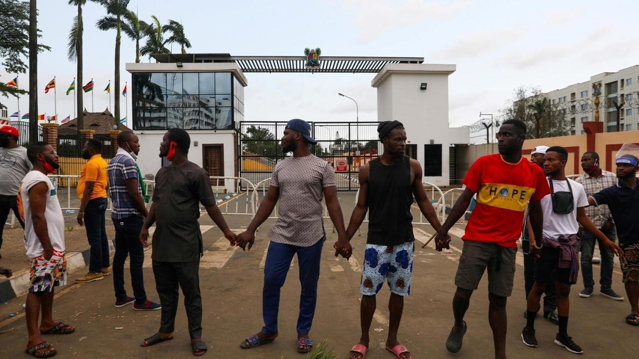 Buhari calls for peace but does not mention army intervention