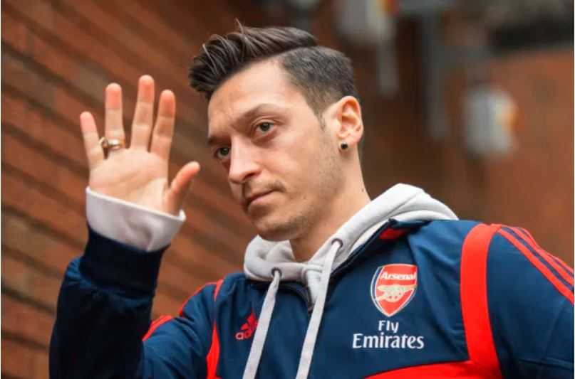 Mesut Ozil Iyo Xiddig Kale Oo Halis Ugu Jira In Gabi Ahaanba