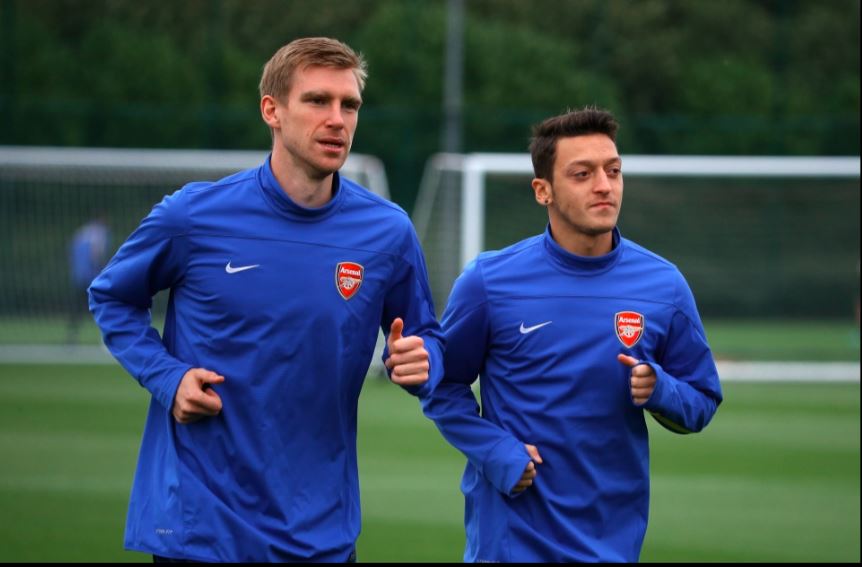 Madaxa Akadeemiga Arsenal Mertesacker Oo Kashifay Sababta Uu