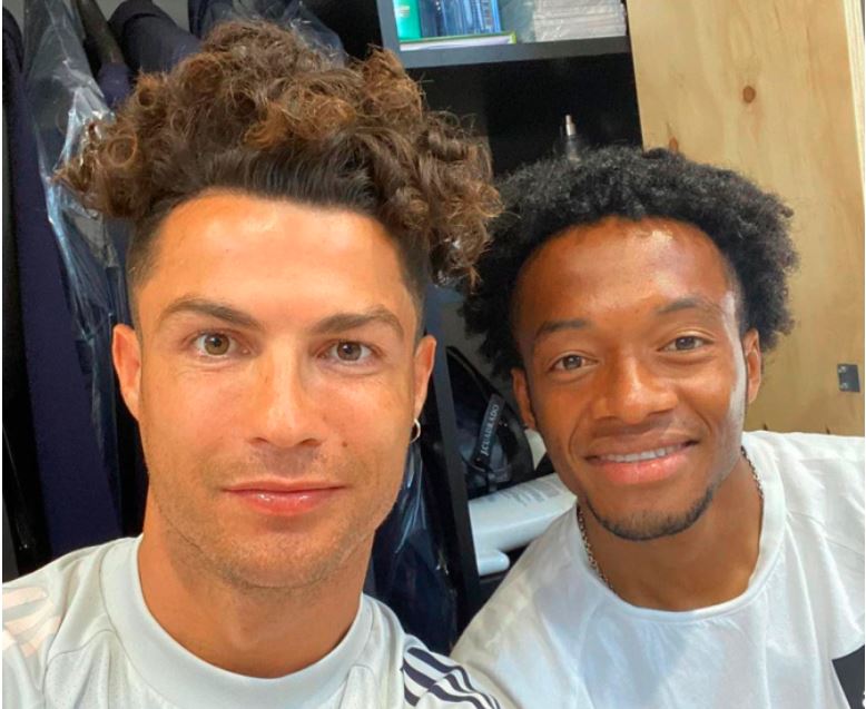 Cristiano Ronaldo Oo Timihii Xiirtay Iyadoo Saaxiibtiis