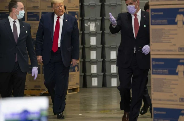 Dib ugu laabashada Trump ee Aqalka Cad oo dood cusub