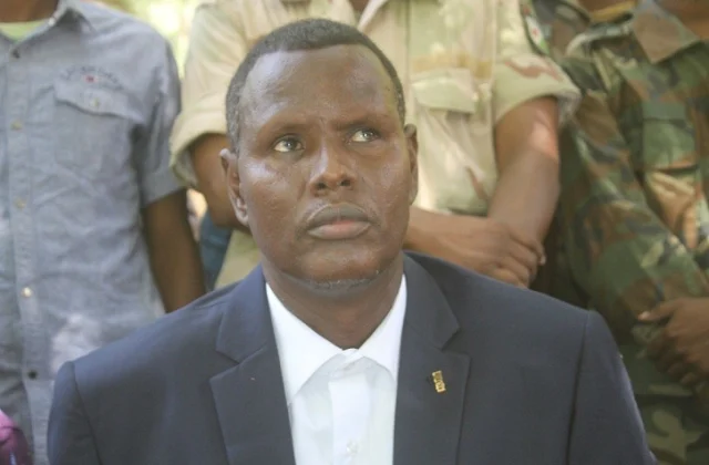 Hirshabeelle:-Adi lee dubo adi lee daangayso! – Axadle