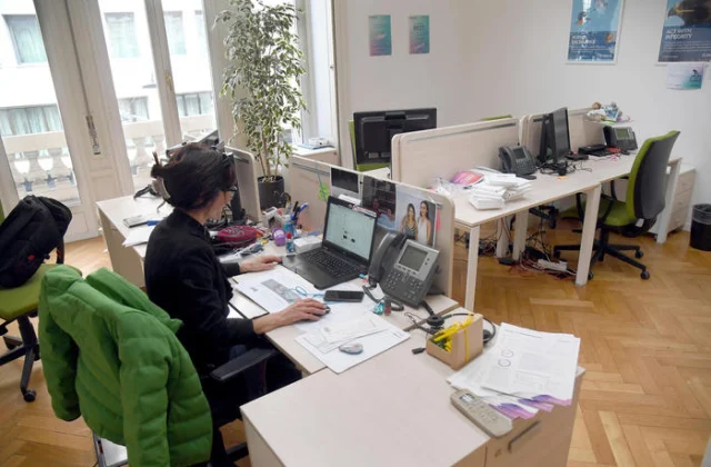 Ku dhawaad 3.5 Milyan oo Haween ah oo kacabanaya Internet