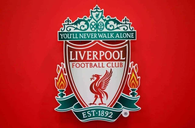 Labo Xiddig Oo Ka Tagay Liverpool Saacad Ka Hor Inta Uusan