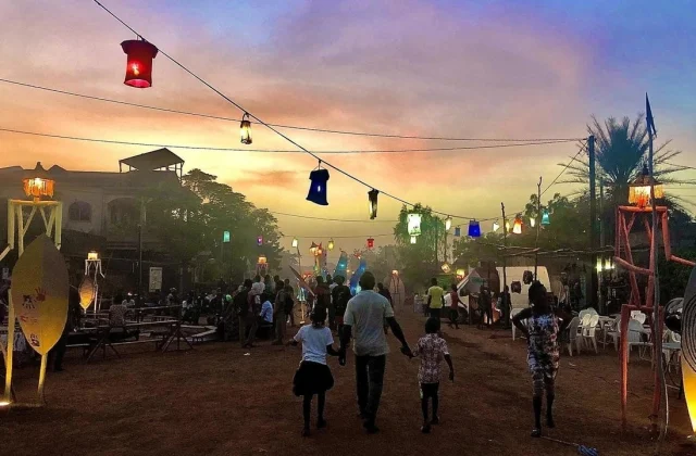 Récréâtrales, a courtyard festival