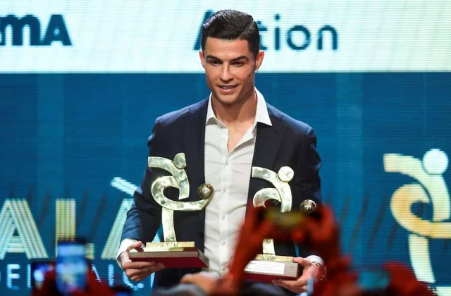 Mushaharka Uu Sanadkii Cristiano Ronaldo Ka Qaato Juventus &