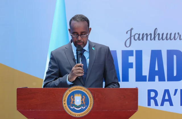 Roobe: Ra’isalwasaarihii 6aad ee  siyaasadda ka billaabay