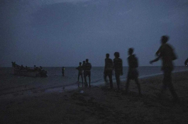 Smugglers push migrants from boat off Djibouti: at least eight dead