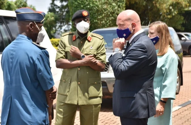 Talyaaniga oo Askarta Uganda ku bogaadiyay Howlgalkooda