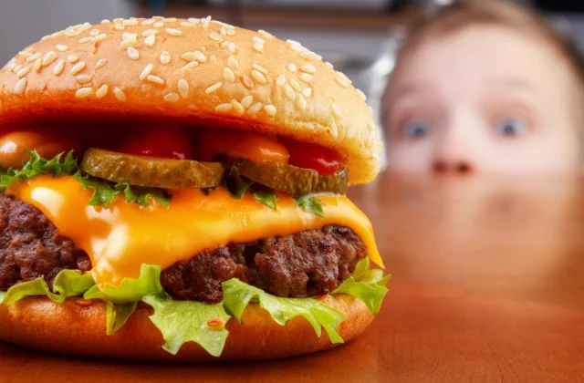 The #1 Factor That Drives Your Weight Acquire, Says New Research