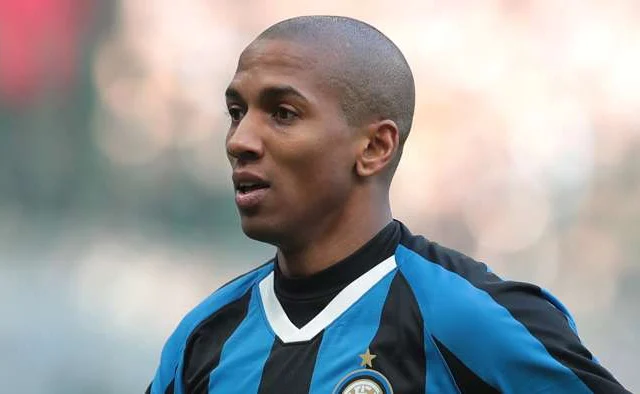 Ashley Young Oo Noqday Xiddigii Ugu Dambeeyey Ee Korona