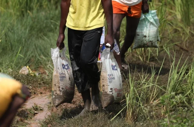 a new food aid center looted in Abuja