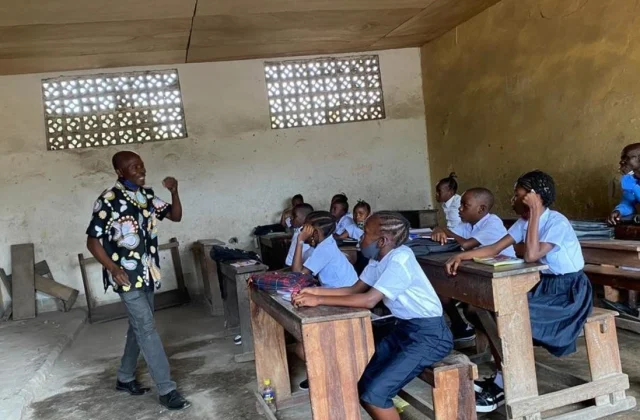 a still chaotic return to school two weeks after the reopening of classes