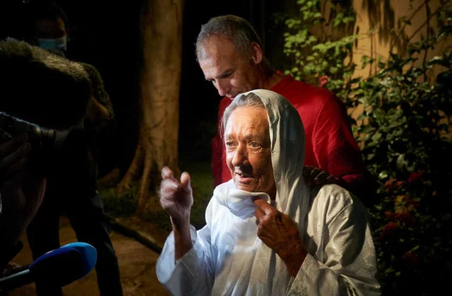 ex-hostages Sophie Pétronin reunited with her son in Mali