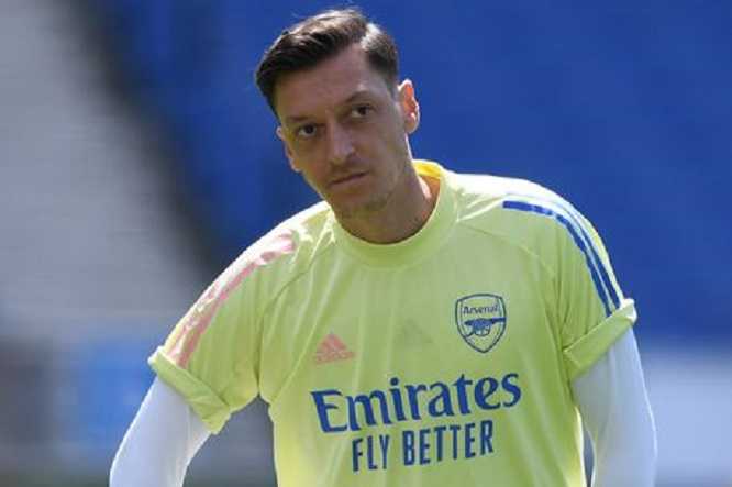 Xiddiga Muslimka Ah Ee Mestu Ozil Oo Laga Saarayo Liiska