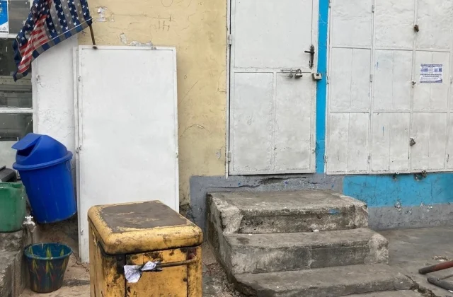 power outages make life difficult for small businesses in Kinshasa