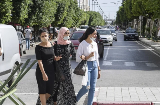 so far exemplary, Tunisia is sinking in the health crisis