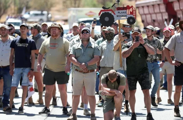 tensions on the sidelines of the trial against two blacks accused of murdering a white farmer
