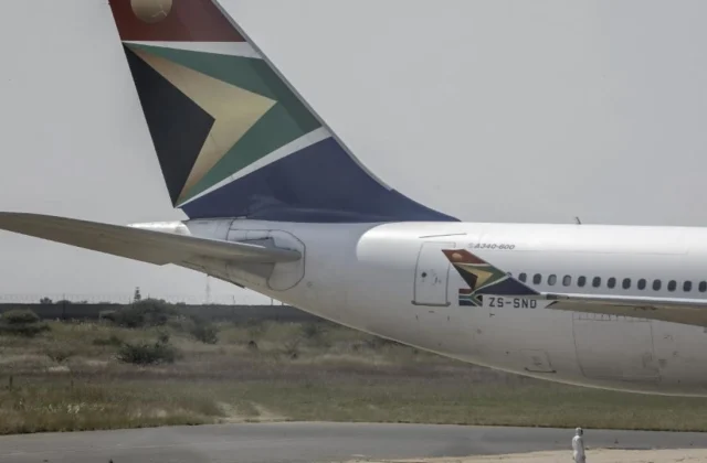 the government announces rescue of South African Airways