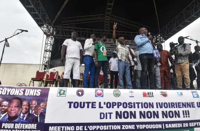 the opposition gathers in Abidjan for a large rally