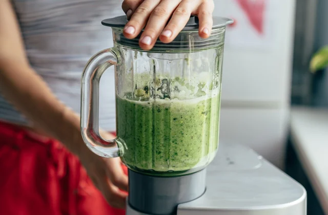 14 Greatest Smoothie Elements for a Flat Stomach
