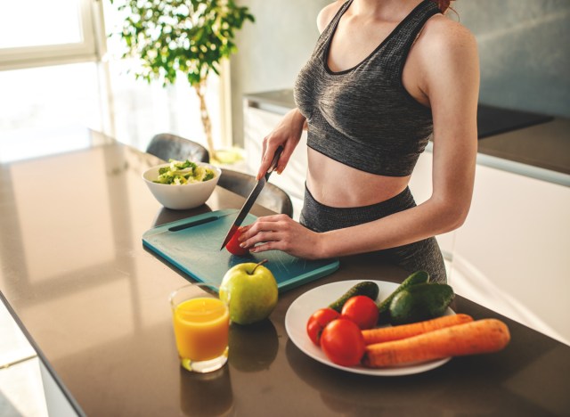 the right way to lose weight even if you really feel lazy 45 persons hand take chewing gum