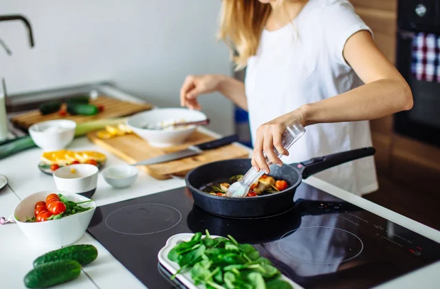 13 Best Hacks to Lose Weight, Say Dietitians
