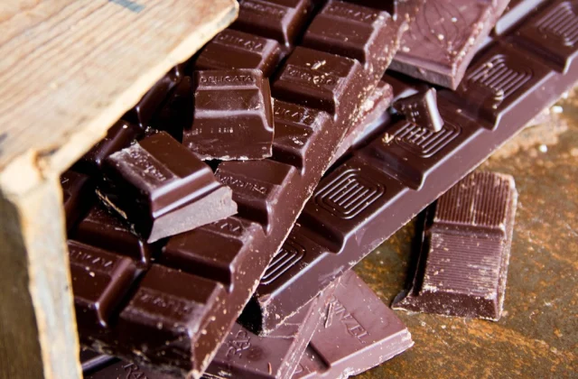What occurs to your physique while you eat chocolate
