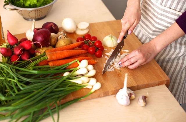 6 Greatest Veggie Hacks for Weight Loss, from a Dietitian