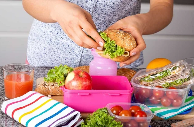 7 Wholesome Consuming Habits For Ladies, Say Dietitians