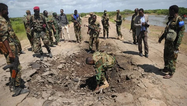 Bomb blast hits army convoy, killing troopers in central