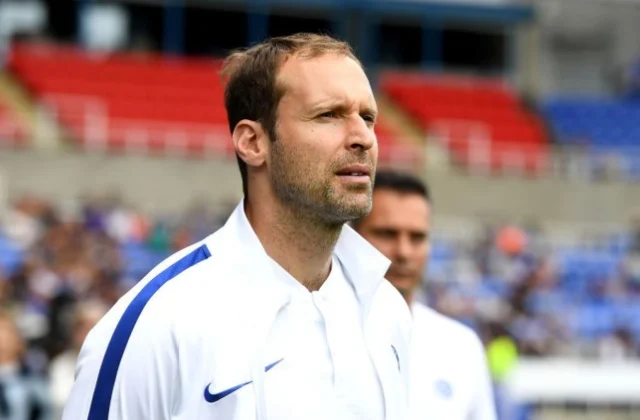 Muxuu Petr Cech Ka Yiri In Lagu Soo Daray Xiddigaha Chelsea