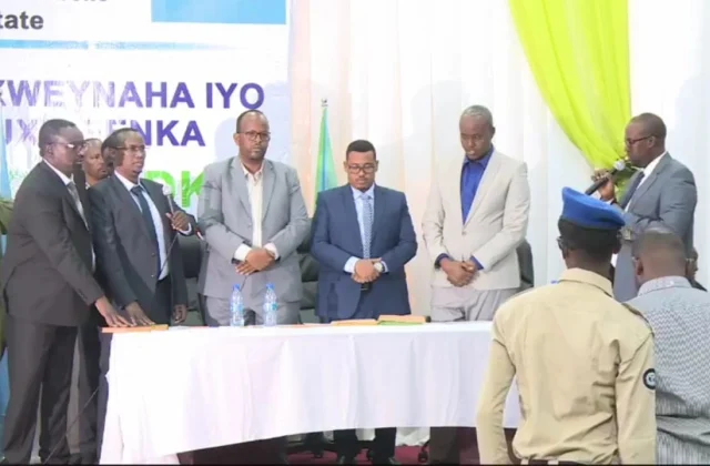 Hogaamiye Farmaajo, Laftagereen, Xasan Sheekh & Sheekh