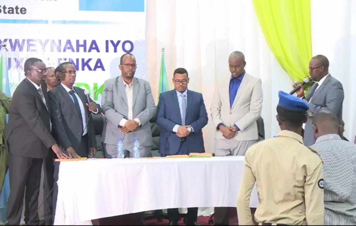 Hogaamiye Farmaajo, Laftagereen, Xasan Sheekh & Sheekh