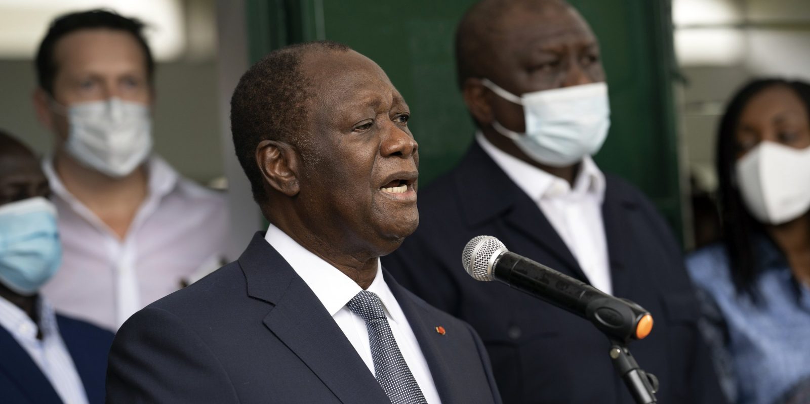 Ivory Coast President Ouattara makes a sniper, the opposition cries foul