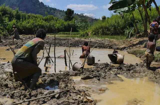 Madagascar: casual panning of gold as a supply of livelihood