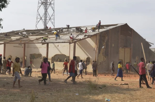 Nigeria was hit by large looting of COVID-19 provides